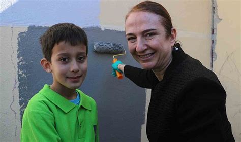 Depremde zarar gören okullar ‘Renklendir Hayatı’ sloganıyla hayat buluyor